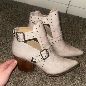 Arider Studded Beige Ankle Boots
